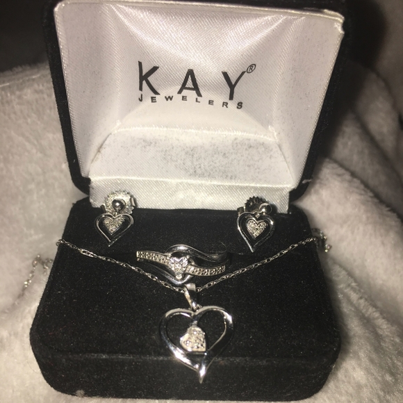 Kay Heart Ring - Picture 1 of 1